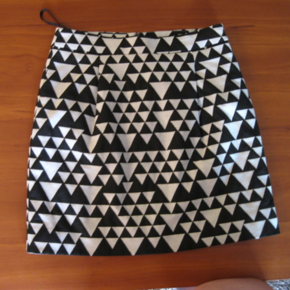 J.Crew Black and White Triangles Skirt 00 NWOT